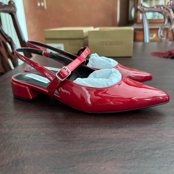 Steve Madden Yourk Red Patent Sling Back Pointed Toe Shoe - Picture 4 of 17